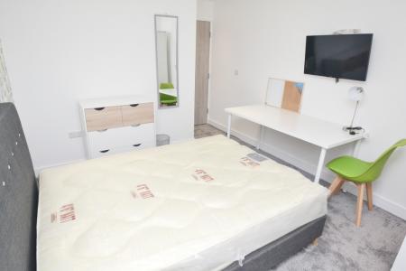 5 bedroom Flat to let in Ladybarn Lane, Fallowfield, Manchester, M14