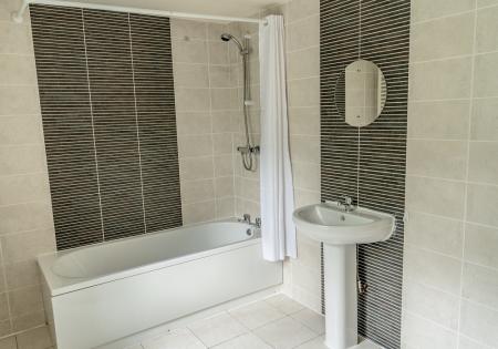 6 bedroom Semi-detached house to let in Schuster Road, Manchester, M14