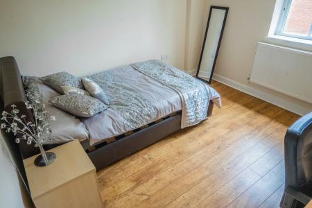 6 bedroom Semi-detached house to let in Schuster Road, Manchester, M14