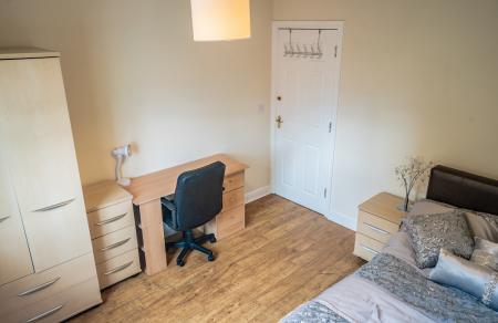 6 bedroom Semi-detached house to let in Schuster Road, Manchester, M14