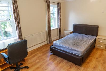 7 bedroom Town house to let in Schuster Road, Victoria Park, Manchester, M14