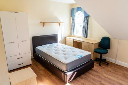 7 bedroom Town house to let in Schuster Road, Victoria Park, Manchester, M14