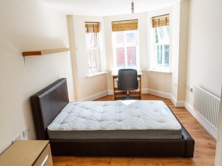 7 bedroom Town house to let in Schuster Road, Victoria Park, Manchester, M14