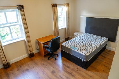 7 bedroom Town house to let in Schuster Road, Victoria Park, Manchester, M14