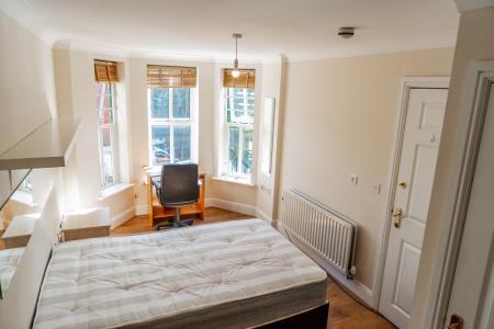 7 bedroom Town house to let in Schuster Road, Victoria Park, Manchester, M14