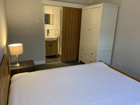 4 bedroom Flat to let in Veronica Road, Didsbury, Manchester, M20