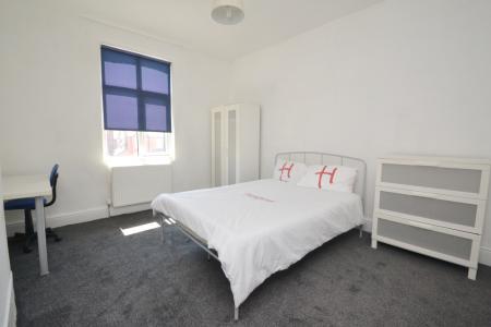 7 bedroom Semi-detached house to let in Argyle Avenue, Victoria Park, Manchester, M14