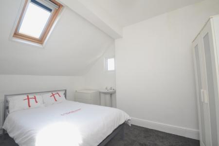 7 bedroom Semi-detached house to let in Argyle Avenue, Victoria Park, Manchester, M14