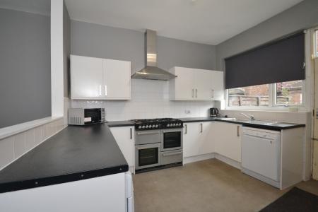 7 bedroom Semi-detached house to let in Argyle Avenue, Victoria Park, Manchester, M14