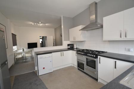 7 bedroom Semi-detached house to let in Argyle Avenue, Victoria Park, Manchester, M14