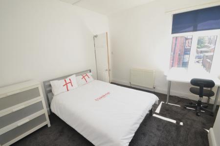 7 bedroom Semi-detached house to let in Argyle Avenue, Victoria Park, Manchester, M14