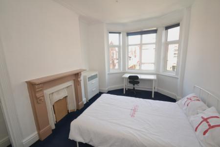 7 bedroom Semi-detached house to let in Argyle Avenue, Victoria Park, Manchester, M14