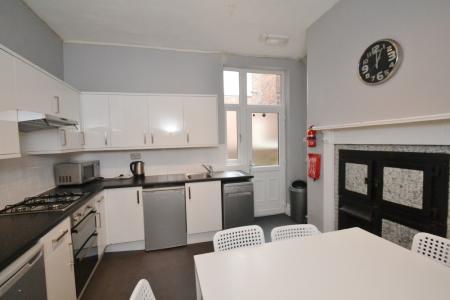 6 bedroom Semi-detached house to let in Scarsdale Road, Victoria Park, Manchester, M14