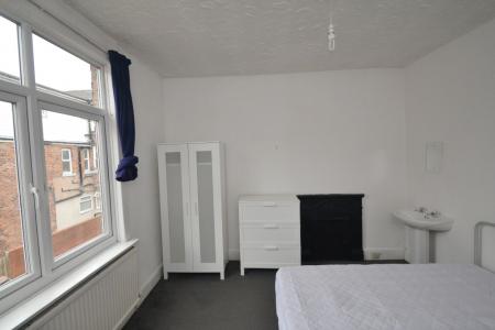 6 bedroom Semi-detached house to let in Scarsdale Road, Victoria Park, Manchester, M14