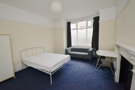 6 bedroom Semi-detached house to let in Scarsdale Road, Victoria Park, Manchester, M14