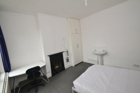 6 bedroom Semi-detached house to let in Scarsdale Road, Victoria Park, Manchester, M14