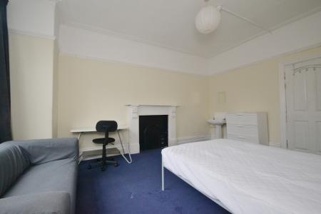 6 bedroom Semi-detached house to let in Scarsdale Road, Victoria Park, Manchester, M14