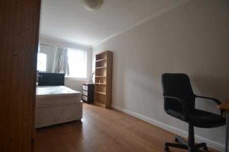 5 bedroom Detached house to let in Austin Grove, Burnage, Manchester, M19