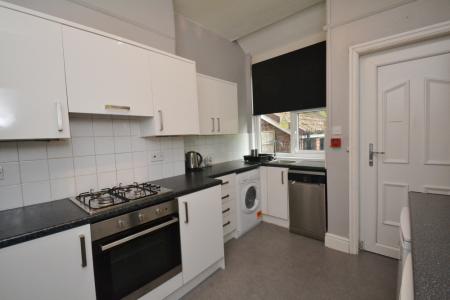 6 bedroom Semi-detached house to let in Birchfields Road, Fallowfield, Manchester, M13