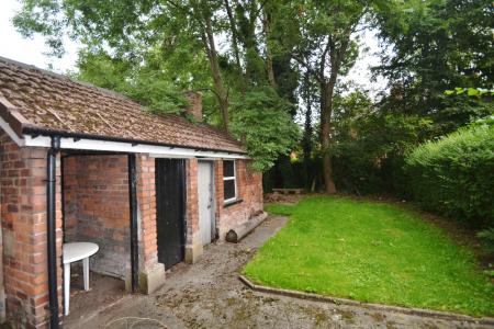 6 bedroom Semi-detached house to let in Birchfields Road, Fallowfield, Manchester, M13