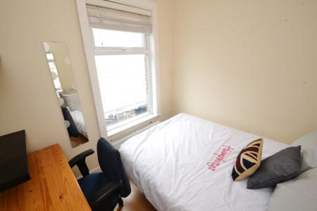 4 bedroom Terraced House to let in Albion Road, Fallowfield, Manchester, M14