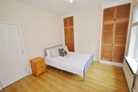 4 bedroom Terraced House to let in Albion Road, Fallowfield, Manchester, M14
