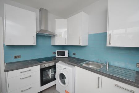 4 bedroom Flat to let in Kingswood Road, Fallowfield, Manchester, M14