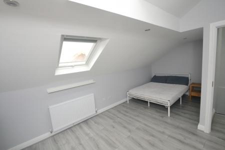 4 bedroom Flat to let in Kingswood Road, Fallowfield, Manchester, M14