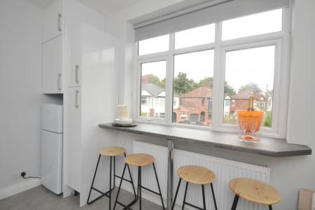 4 bedroom Flat to let in Kingswood Road, Fallowfield, Manchester, M14