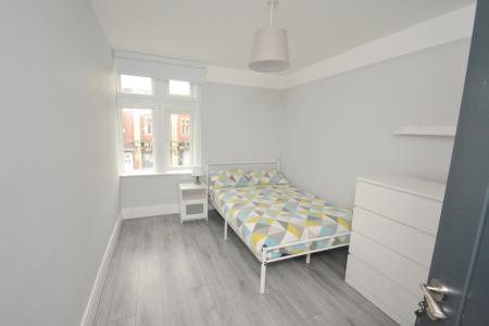 4 bedroom Flat to let in Kingswood Road, Fallowfield, Manchester, M14