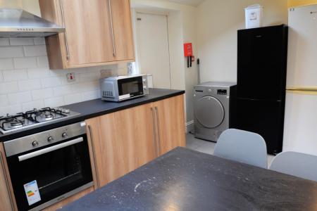5 bedroom House to let in Landcross Road, Fallowfield, Manchester, M14