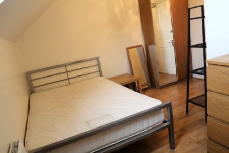 5 bedroom House to let in Landcross Road, Fallowfield, Manchester, M14