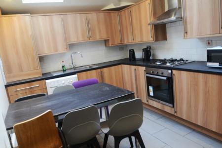 5 bedroom House to let in Landcross Road, Fallowfield, Manchester, M14