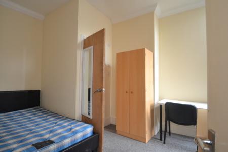 6 bedroom Terraced House to let in Latchmere Road, Fallowfield, Manchester, M14