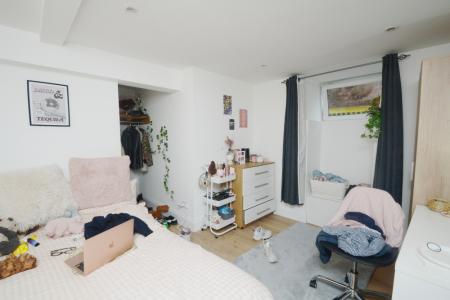 10 bedroom Semi-detached house to let in Aubrey Road, Fallowfield, Manchester, M14