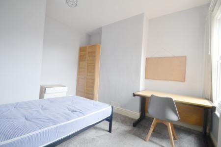6 bedroom Semi-detached house to let in Berkeley Avenue, Victoria Park, Manchester, M14
