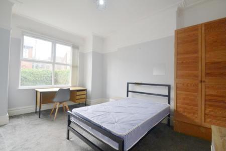 6 bedroom Semi-detached house to let in Berkeley Avenue, Victoria Park, Manchester, M14