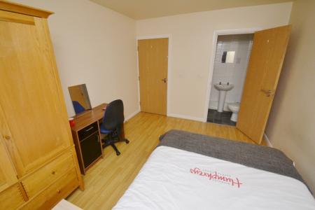 2 bedroom Flat to let in Percy Street, Hulme, Manchester, M15