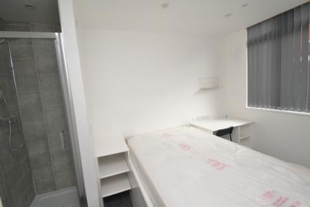 3 bedroom Terraced House to let in Thorn Grove, Fallowfield, Manchester, M14