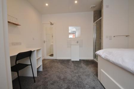 3 bedroom Terraced House to let in Thorn Grove, Fallowfield, Manchester, M14