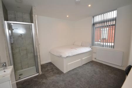 3 bedroom Terraced House to let in Thorn Grove, Fallowfield, Manchester, M14