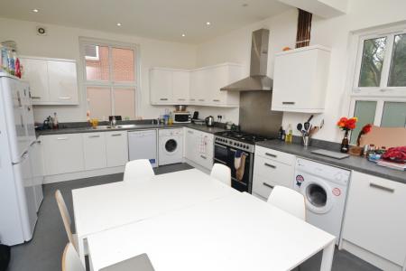 6 bedroom Detached house to let in Heaton Road, Withington, Manchester, M20