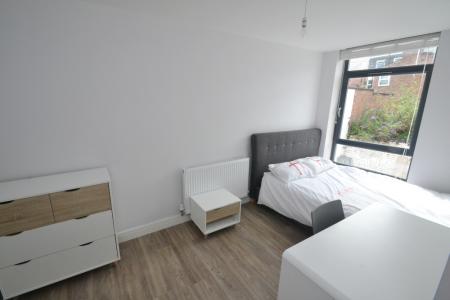 6 bedroom Flat to let in Standish Road, Fallowfield, Manchester, M14