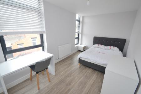 6 bedroom Flat to let in Standish Road, Fallowfield, Manchester, M14