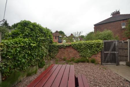 2 bedroom Flat to let in Kingswood Road, Fallowfield, Manchester, M14