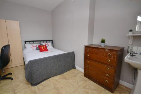 5 bedroom Detached house to let in Landcross Road, Fallowfield, Manchester, M14