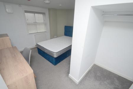 5 bedroom Flat to let in Clifton Avenue, Fallowfield, Manchester, M14