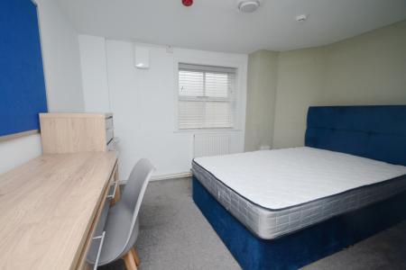 5 bedroom Flat to let in Clifton Avenue, Fallowfield, Manchester, M14