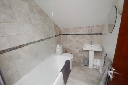 4 bedroom Flat to let in Clifton Avenue, Fallowfield, Manchester, M14