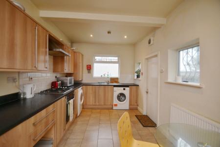 5 bedroom Terraced House to let in Filey Road, Fallowfield, Manchester, M14